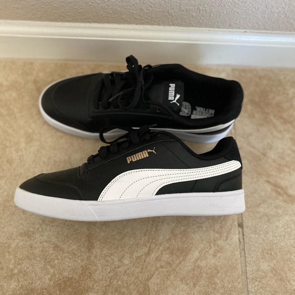 Puma Men's Black and White Sneakers